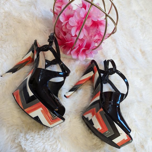 Gianni Bini Shoes - Gianni Bini black and peach sandals, size 7